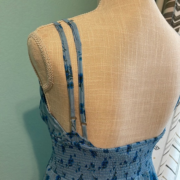 ☀️ Urban Outfitters Summer Dress Blue Flowery VNeck Cinched Medium Fits S - Picture 4 of 12